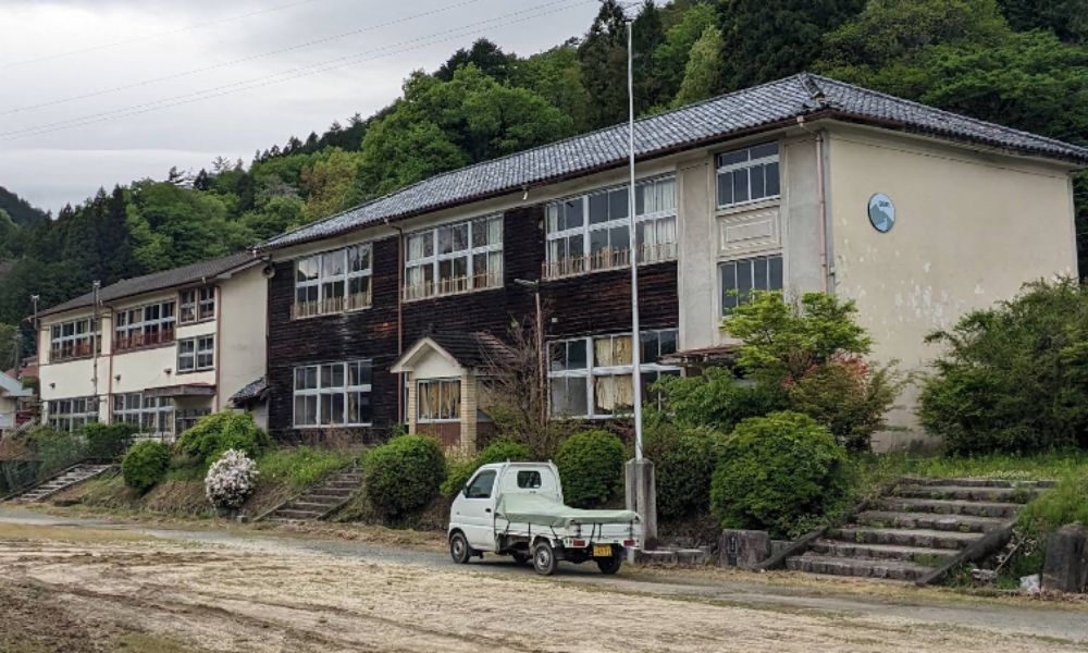 沢入国際サーカス学校の校舎