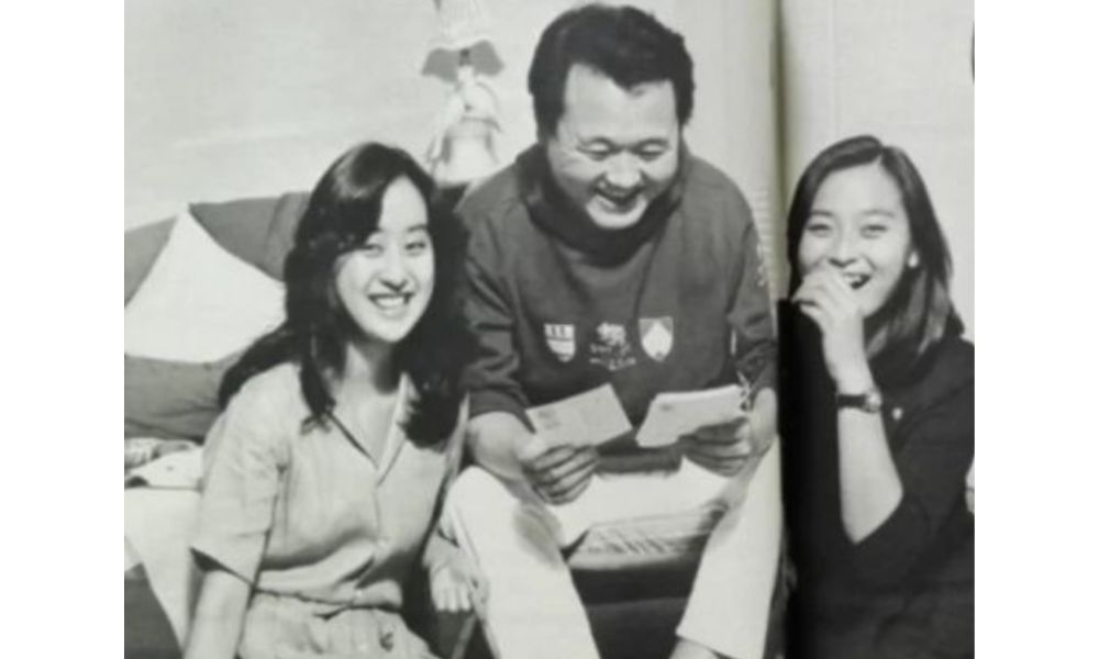 家族や娘たちと笑顔で過ごす板東英二さんの昔の写真